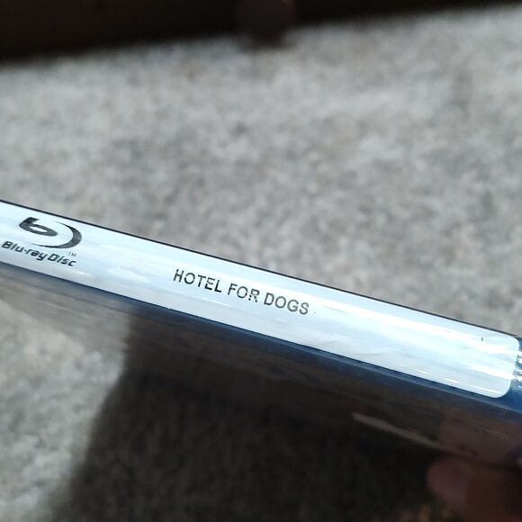 Dreamworks  Hotel for Dogs  Blu Ray  2009 release  NEW Sealed - Picture 3 of 3